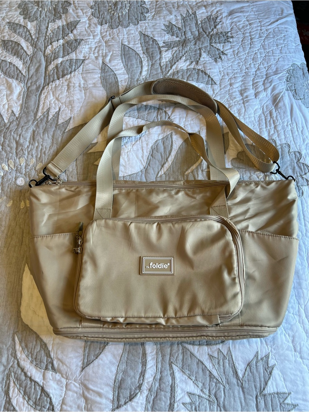 The Foldie 4.0 Large Travel Tote Bag Beige Expandable Foldable Carry-On Shoulder